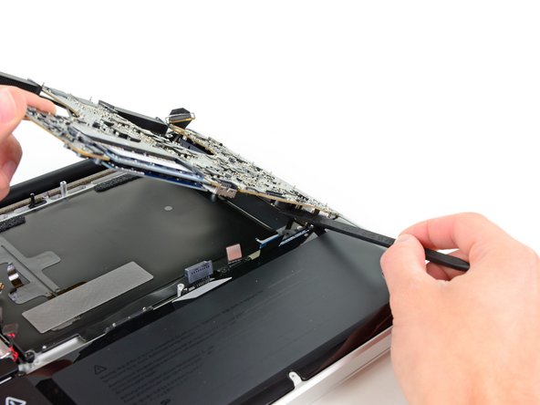 MacBook Pro 15" Unibody Early 2011 Left Speaker Replacement: step 22, image 2 of 3