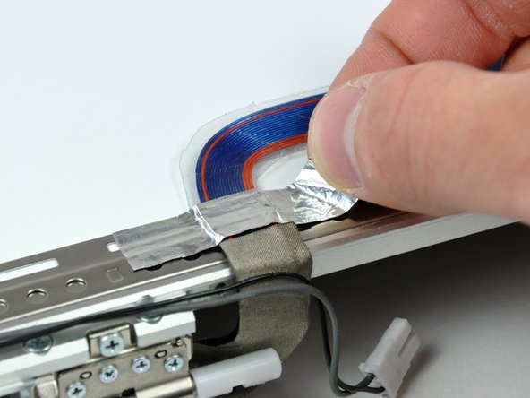 PowerBook G4 Aluminum 15" 1.5-1.67 GHz Display Data Cable Replacement: step 54, image 1 of 1