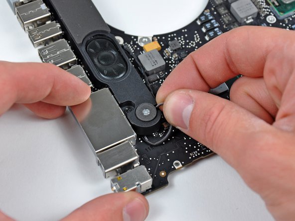 MacBook Pro 15" Unibody Mid 2010 Logic Board Replacement: step 29, image 1 of 1