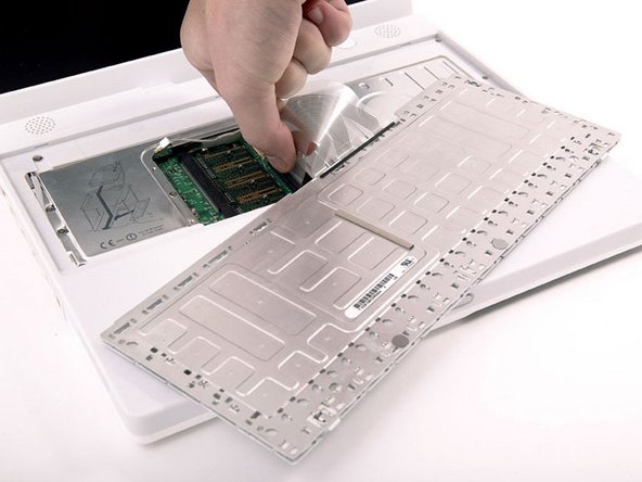 iBook G4 12" 800 MHz-1.2 GHz Logic Board Replacement: step 9, image 1 of 1