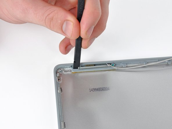 PowerBook G4 Aluminum 12" 1-1.5 GHz Rear Display Bezel Replacement: step 8, image 1 of 2