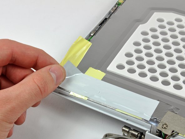 iBook G4 12" 1.33 GHz Clutch Cover Replacement: step 49, image 1 of 1