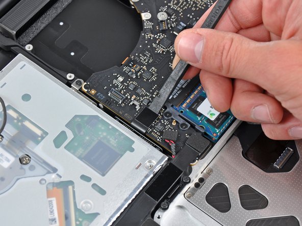 MacBook Pro 15" Unibody Mid 2010 Heat Sink Replacement: step 14, image 1 of 1