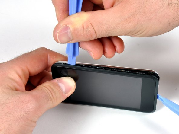 iPod Touch 1st Generation Logic Board Replacement: step 3, image 3 of 3