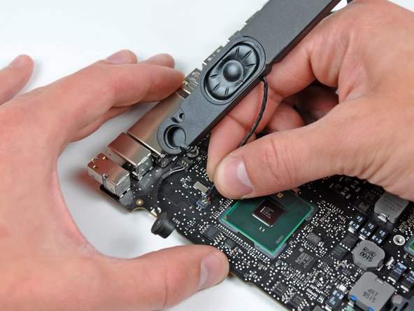 MacBook Pro 15" Unibody Mid 2010 Logic Board Replacement: step 31, image 1 of 1