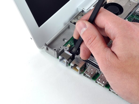 iBook G4 14" 1.42 GHz RJ-11 Board Replacement: step 32, image 1 of 1