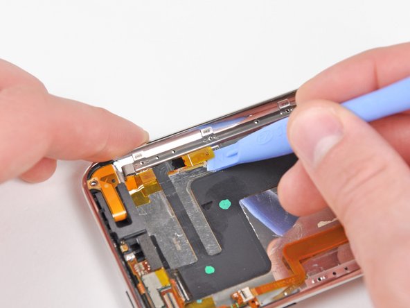 iPod Touch 3rd Generation Rear Panel Replacement: step 26, image 1 of 2