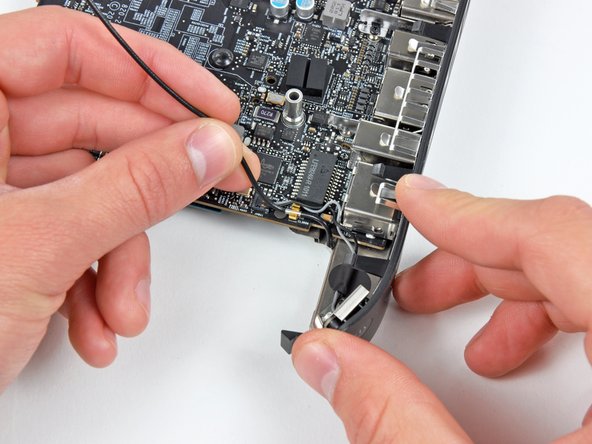 Mac Mini Mid 2010 Logic Board Replacement: step 26, image 3 of 3