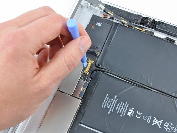 iPad 2 CDMA Bluetooth/Wi-Fi Antenna Replacement: step 39, image 1 of 3