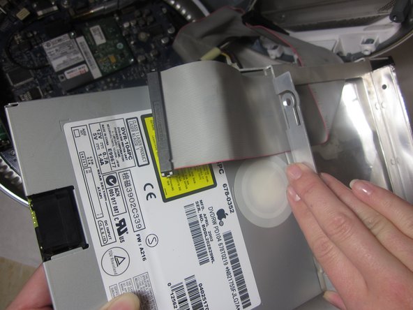 iMac G4 17 800 MHz EMC 1936 Optical Drive Replacement: step 13, image 1 of 1