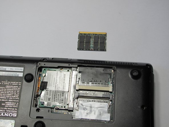 Sony Vaio VGN-S260 RAM Replacement: step 6, image 1 of 1