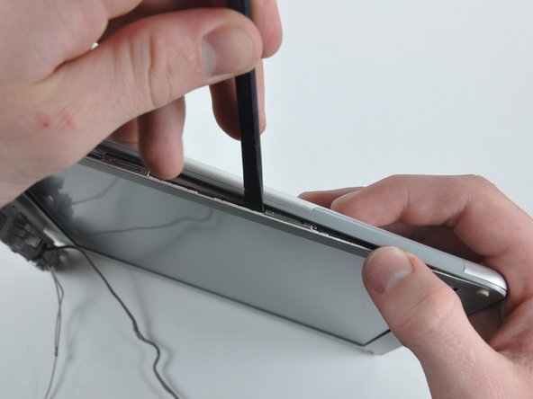 PowerBook G4 Aluminum 12" 867 MHz Front Display Bezel Replacement: step 65, image 3 of 3