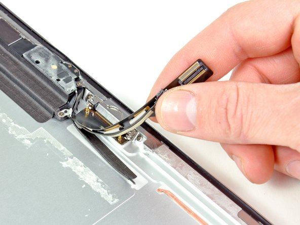 iPad 2 GSM Speaker Assembly Replacement: step 58, image 1 of 2