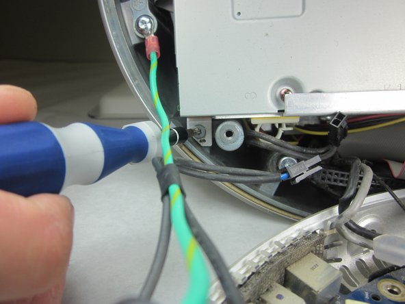 iMac G4 17 800 MHz EMC 1936 Optical Drive Replacement: step 7, image 2 of 2