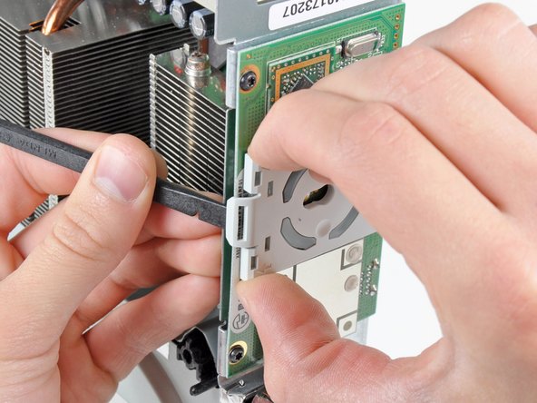 Xbox 360 RF Module Replacement: step 29, image 1 of 3