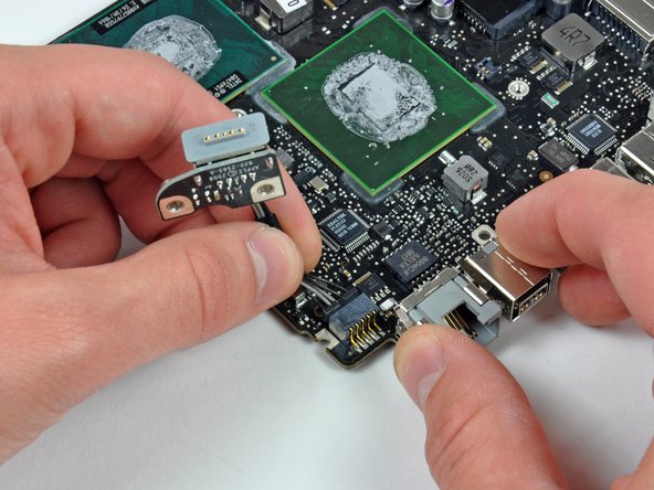 MacBook Pro 13" Unibody Mid 2010 Logic Board Replacement: step 26, image 1 of 1