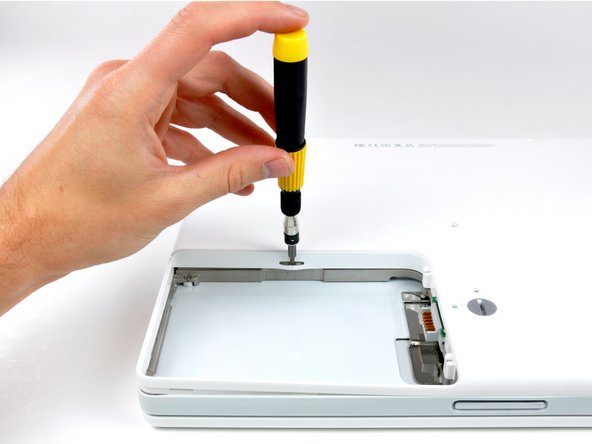iBook G4 14" 1.42 GHz Heat Sink Replacement: step 12, image 1 of 1