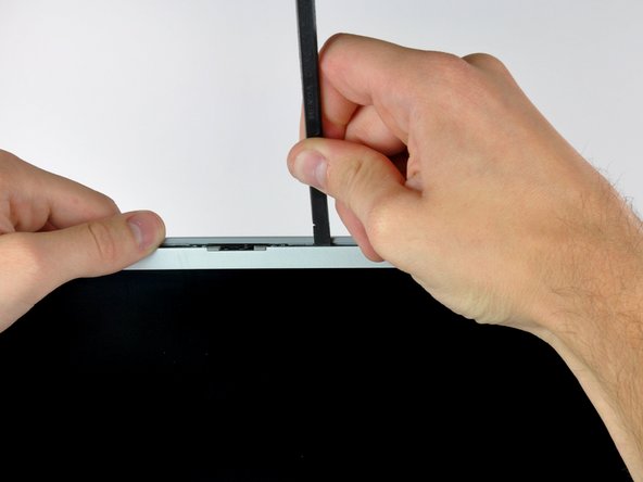 PowerBook G4 Aluminum 15" 1-1.5 GHz Rear Display Bezel Replacement: step 7, image 1 of 2