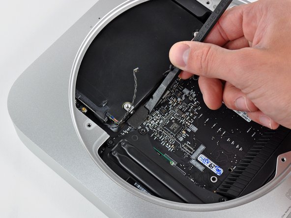 Mac Mini Mid 2010 Hard Drive Replacement: step 14, image 1 of 2