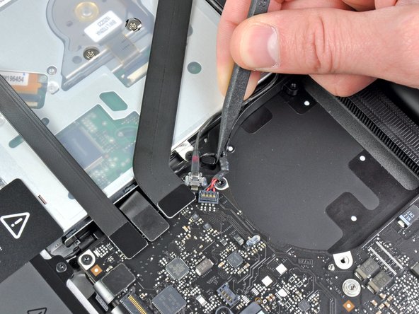 MacBook Pro 13" Unibody Early 2011 Logic Board Replacement: step 8, image 1 of 2