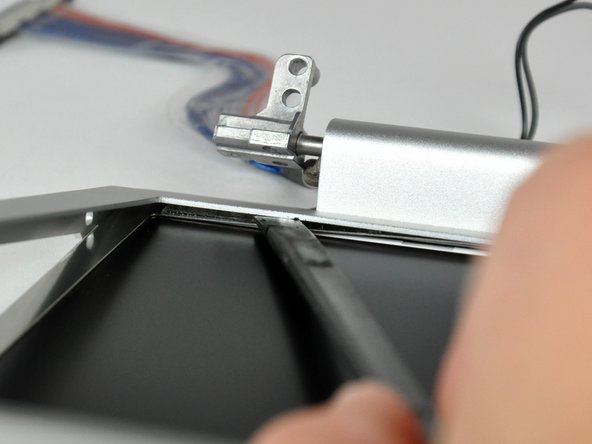 PowerBook G4 Aluminum 15" 1.67 GHz Front Display Bezel Replacement: step 33, image 1 of 2