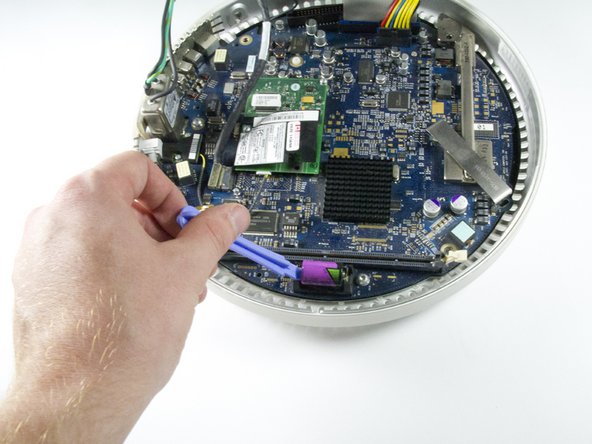 iMac G4 15" 700 MHz EMC 1873 PRAM Battery Replacement: step 10, image 2 of 3