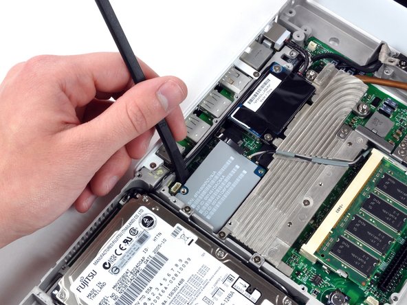 iBook G4 14" 1.42 GHz AirPort Extreme Card Replacement: step 32, image 1 of 1