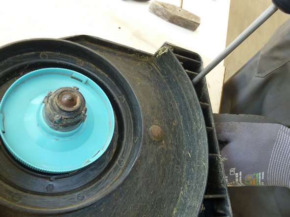 Lawn Trimmer: step 3, image 2 of 3