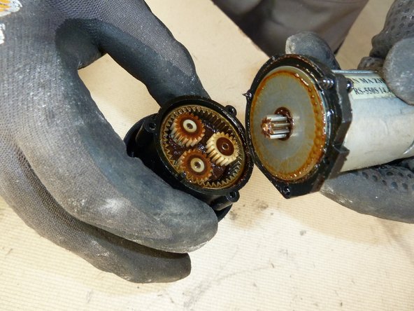 Power Screwdriver (with exchangeable battery pack): step 4, image 2 of 3