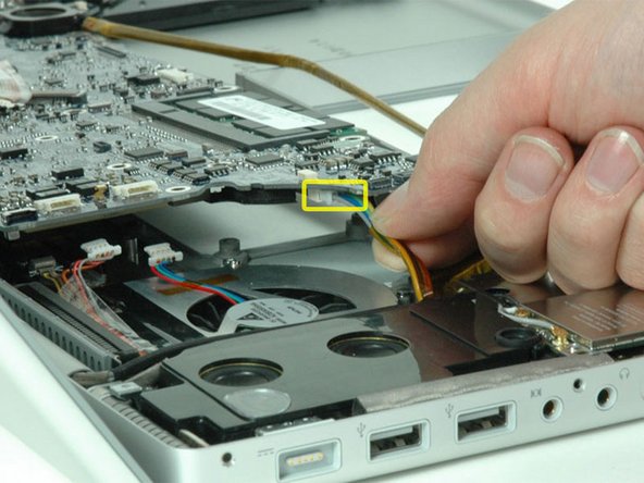 MacBook Pro 17" Models A1151 A1212 A1229 and A1261 Heat Sink Replacement: step 19, image 1 of 1