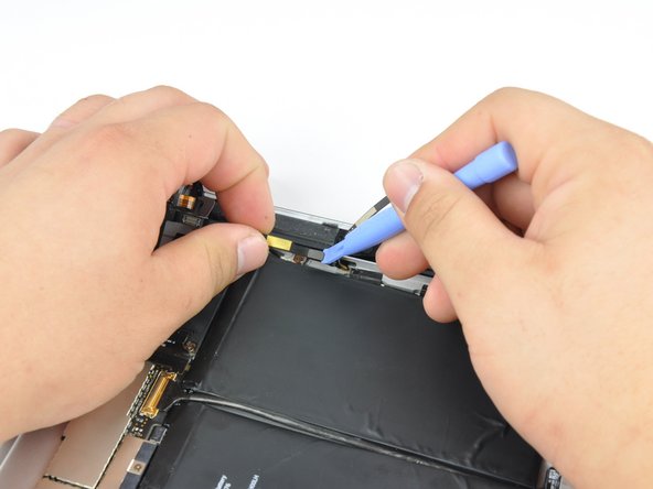 iPad 2 CDMA Battery Replacement: step 40, image 1 of 1