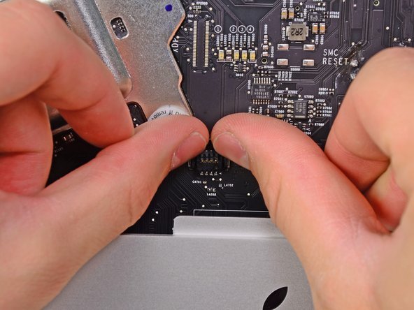 iMac Intel 21.5" EMC 2389 CPU Fan Replacement: step 32, image 1 of 1