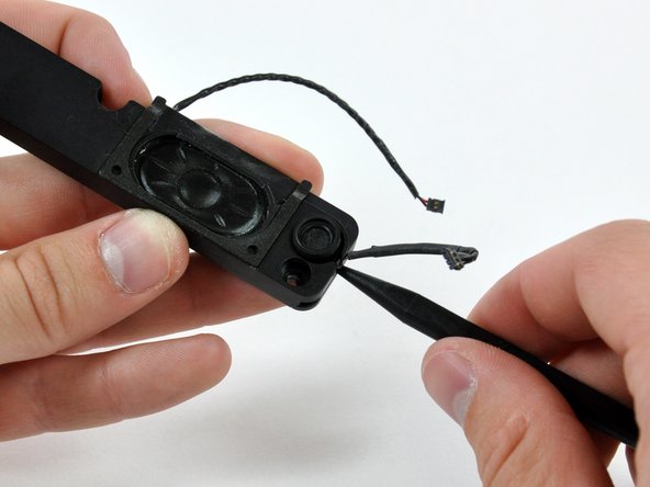 MacBook Pro 15" Unibody Late 2008 and Early 2009 Left Speaker Replacement: step 30, image 2 of 2