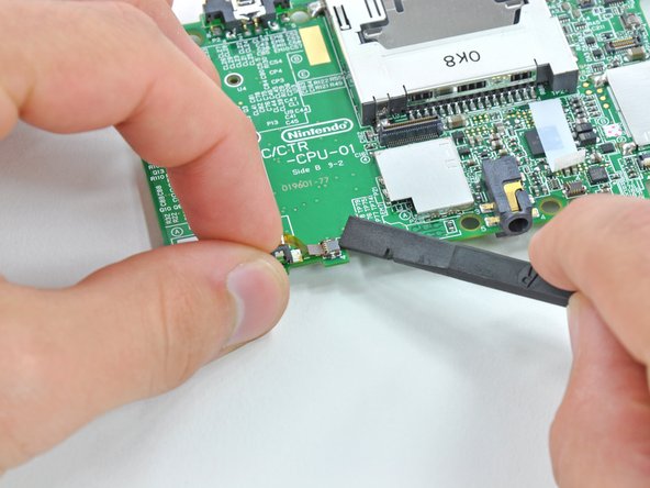 Nintendo 3DS Motherboard Replacement: step 26, image 1 of 2