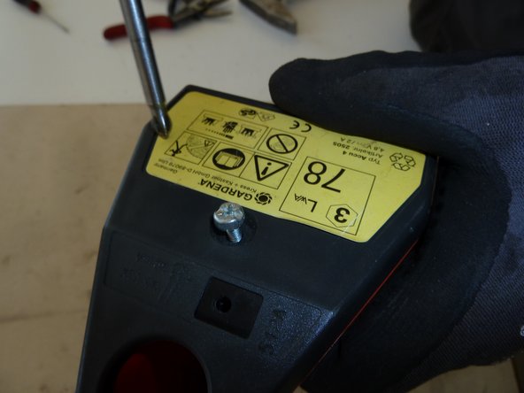 Lawn Edge Trimmer, Lawn Edge Trimmer: step 1, image 2 of 3