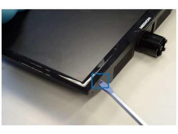 Medion P12181 TV set, Opening: step 1, image 2 of 2