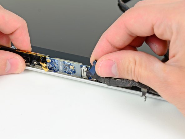 MacBook Pro 13" Unibody Mid 2009 AirPort Card Replacement: step 21, image 2 of 2