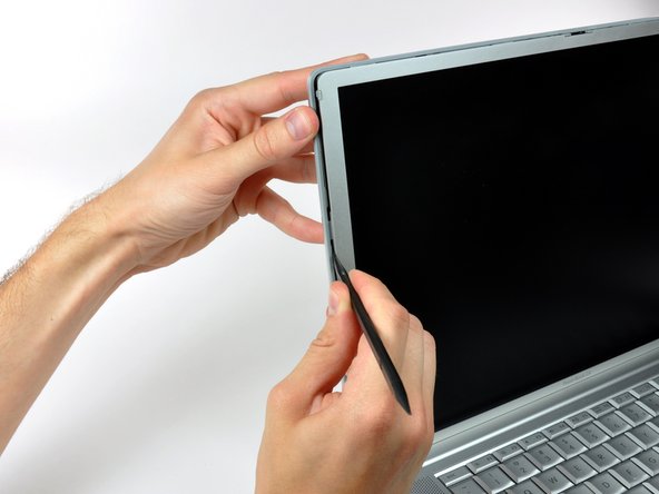 PowerBook G4 Aluminum 15" 1-1.5 GHz Display Inverter Replacement: step 8, image 1 of 2