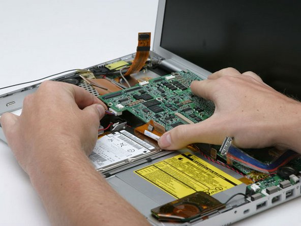 PowerBook G4 Aluminum 15" 1-1.5 GHz Heat Sink Replacement: step 29, image 1 of 1