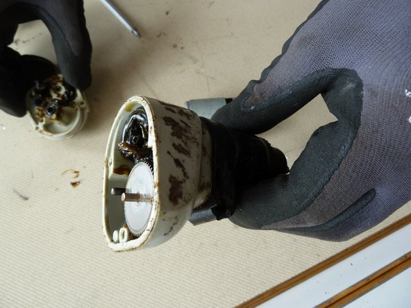 Power Screwdriver (with inbuilt battery pack): step 6, image 1 of 1