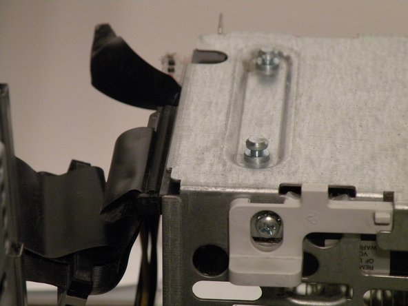 Power Mac G4 MDD System Fans Replacement: step 9, image 3 of 3