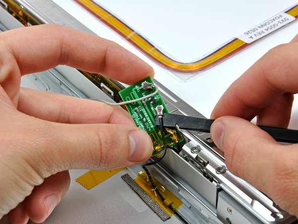 PowerBook G4 Aluminum 15" 1.5-1.67 GHz LCD Replacement: step 12, image 1 of 2