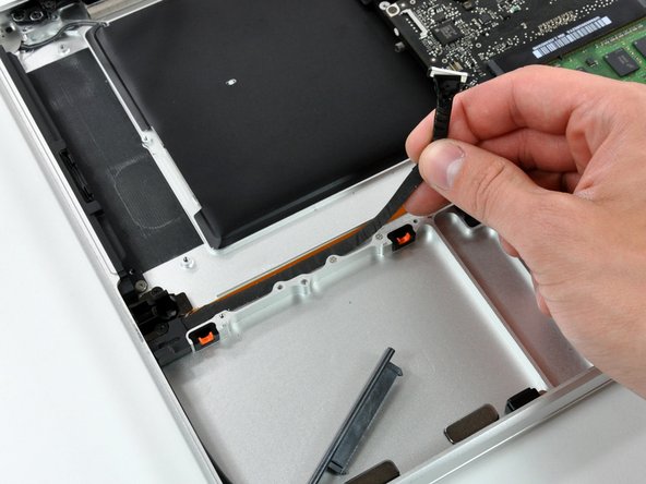 MacBook Pro 15" Unibody Late 2008 and Early 2009 Hard Drive Cable Replacement: step 21, image 1 of 2