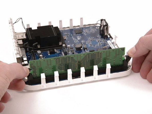Mac mini (PowerPC) Logic Board Replacement: step 15, image 1 of 1