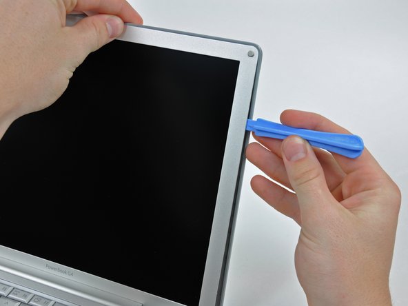 PowerBook G4 Aluminum 12" 1-1.5 GHz Rear Display Bezel Replacement: step 5, image 3 of 3